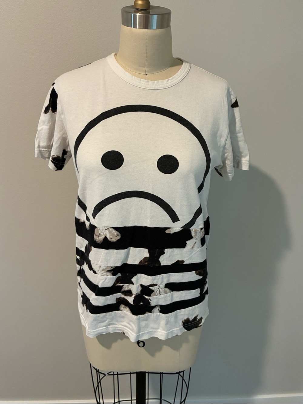 Marc by Marc Jacobs printed sad face tee